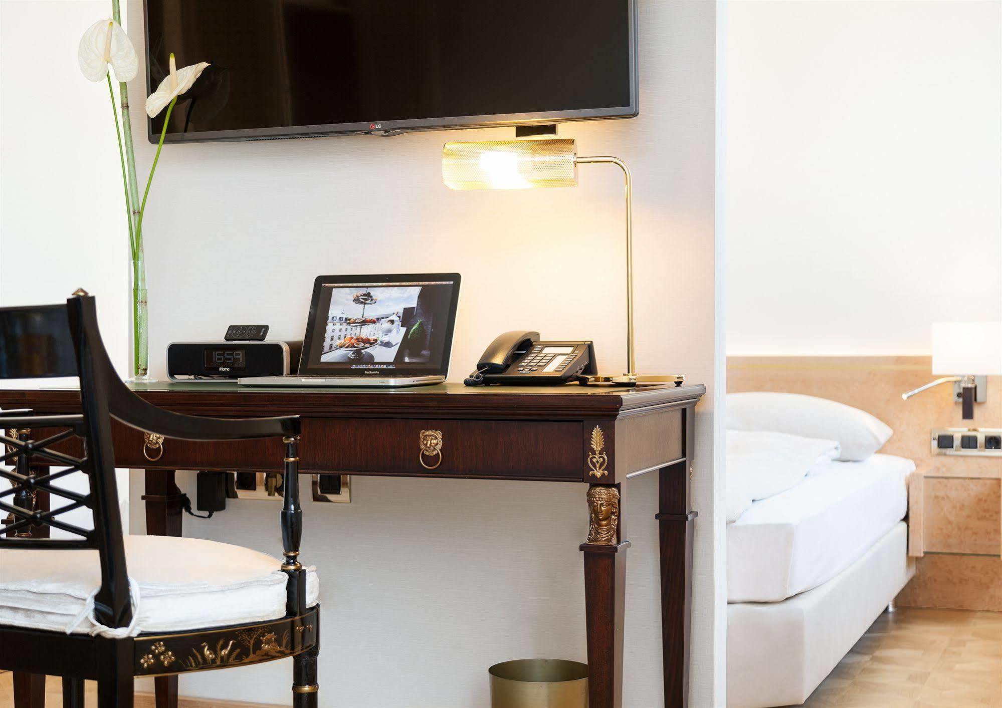 Living Hotel De Medici Dusseldorf Bagian luar foto