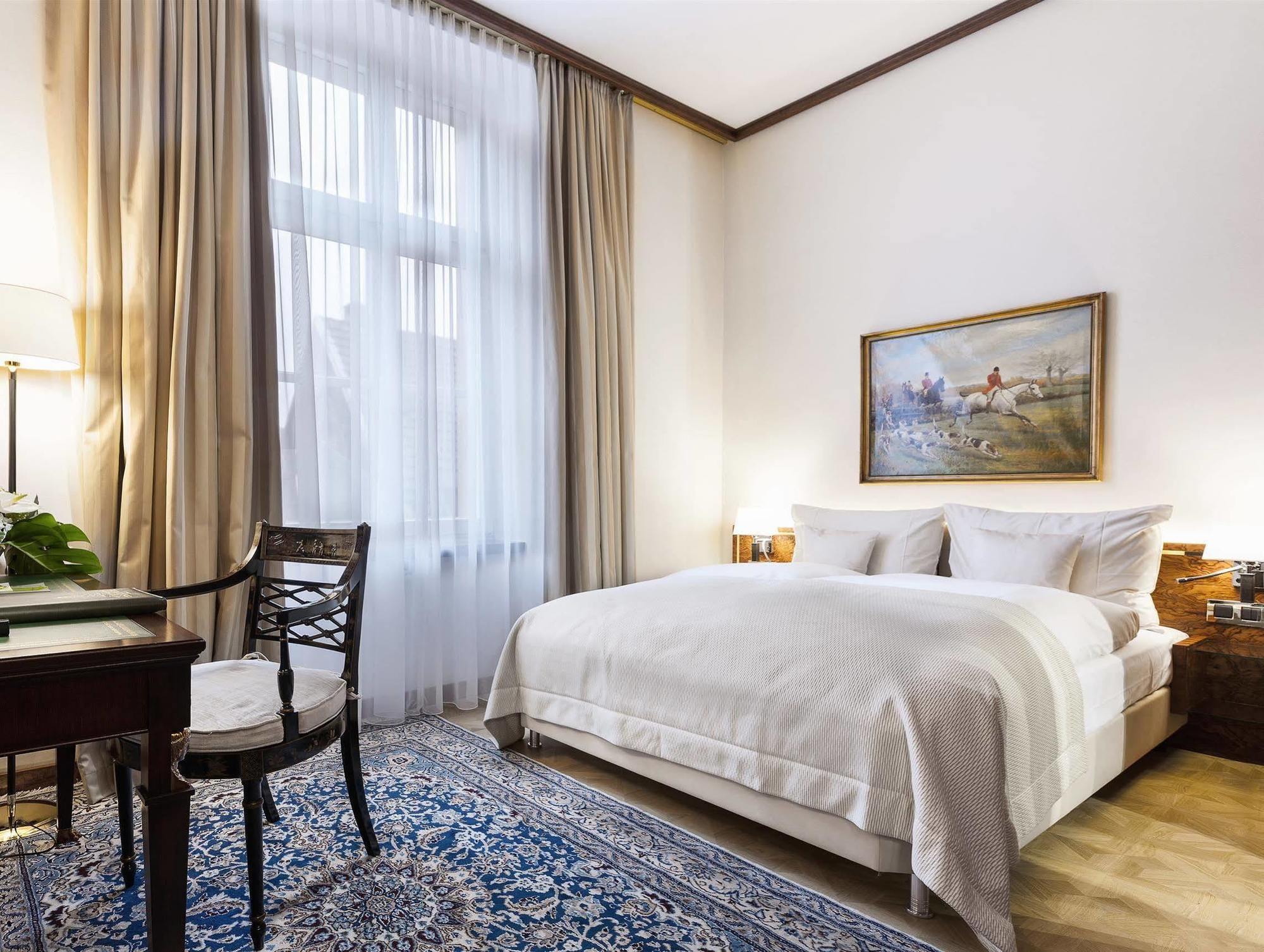 Living Hotel De Medici Dusseldorf Bagian luar foto